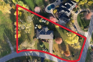 520 Ridgemoor Dr, Willowbrook, IL 60527