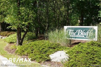 9036 N Island Dr Unit 2, Flushing, MI 48433
