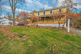 17 Waumbeck Rd, Wolfeboro, NH 03894