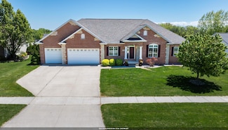 2134 Luxury Dr, Suamico, WI 54313
