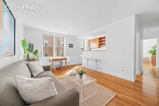 221 McDonald Ave Unit 2R, Brooklyn, NY 11218
