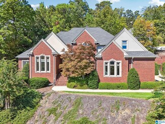 3021 S Cove Dr, Vestavia Hills, AL 35216