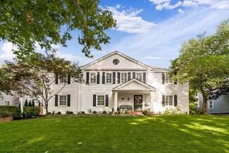6417 Willow Ln, Mission Hills, KS 66208