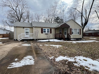 306 E 13th St, Mountain Grove, MO 65711