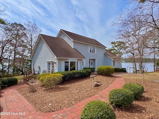 9 Creekside Woods Ct, Swansboro, NC 28584