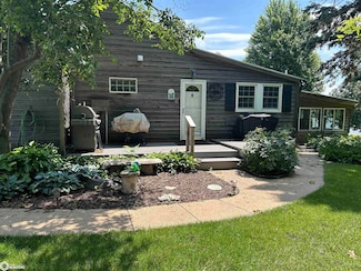 1431 Beeds Lake Dr, Hampton, IA 50441