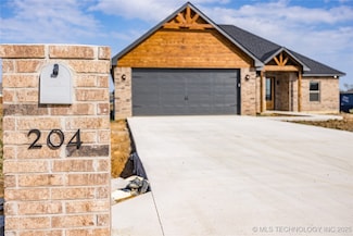 204 Maple Leaf Dr, Durant, OK 74701