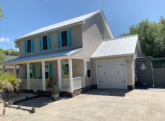 124 NE 15th St, Oak Island, NC 28465