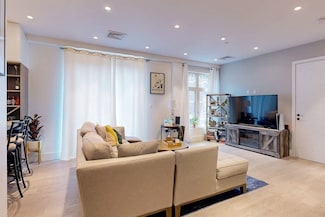 69 Walnut St Unit 6, Brookline, MA 02445