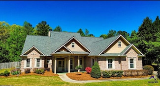 152 Rivers Edge Dr, Forsyth, GA 31029