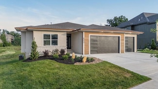 8033 Payne St, Shawnee, KS 66220