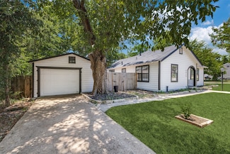 5415 Dartmouth Ave, River Oaks, TX 76114