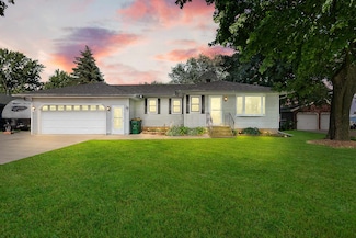 N9397 Lakeshore Dr, van Dyne, WI 54979