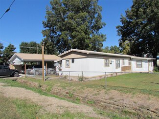 411 SW 1st St, Checotah, OK 74426
