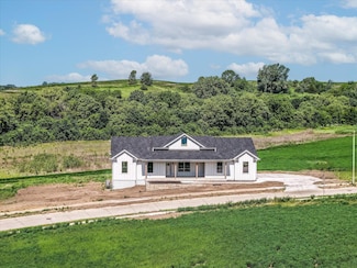 610 Harvest Hills Dr, Woodbine, IA 51579