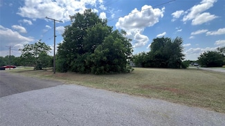 711 S Locust St, Guthrie, OK 73044