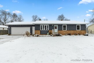 7629 Park Lane Ave, Jenison, MI 49428