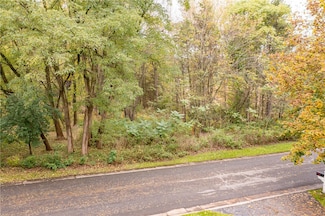 3 Surrey Hill Ln, Mendon, NY 14534