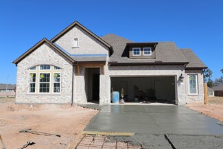 918 Raindrop Creek Ln, Conroe, TX 77304