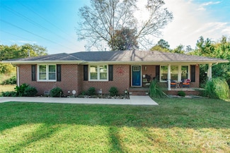 749 Meadowbrook Rd, Chester, SC 29706