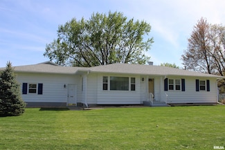 2107 W 38th Place, Davenport, IA 52806