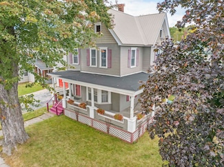 50 State St, Groveton, NH 03582