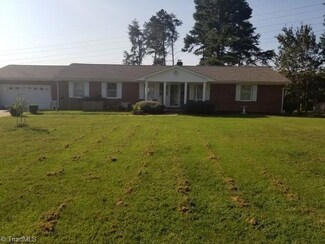 2910 Poinsetta Dr, Winston Salem, NC 27107