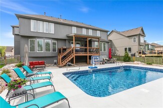 469 NE Lakes Edge Dr, Lees Summit, MO 64064