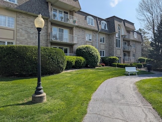 909 Swan Dr Unit 2C, Dyer, IN 46311