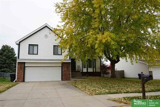 1210 Cedarwoods Dr, Papillion, NE 68046