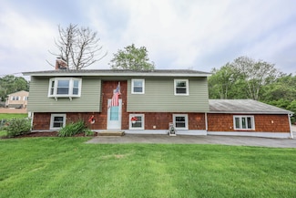 15 Pine St, Hooksett, NH 03106