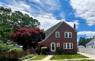55 Greylock Ave, Cranston, RI 02910