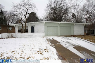 829 Lyncrest Dr, Lincoln, NE 68510