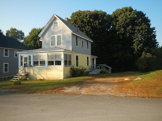 13 Grindle St, Lincoln, ME 04457