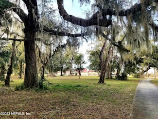 1101 N Summit St, Crescent City, FL 32112