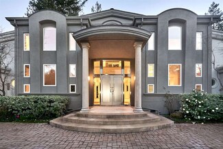 24388 Amigos Ct, Los Altos Hills, CA 94024