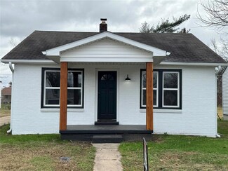 725 E Gladys St, Sikeston, MO 63801