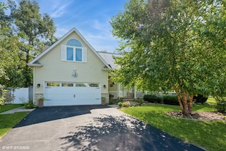 3 Hilltop Ln, South Elgin, IL 60177