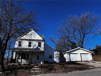 701 N 13th St, Atchison, KS 66002