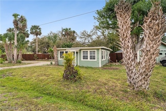 230 Kingston Dr, Fort Myers, FL 33905