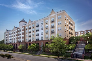 100 Glen St Unit 2316, Glen Cove, NY 11542