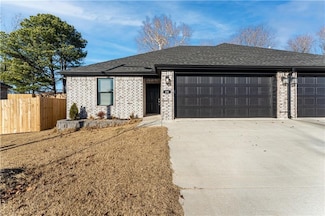 102 Ryder St, Gentry, AR 72734