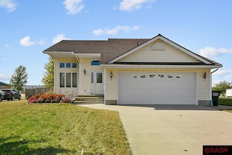 509 W Nathan St, Lake Crystal, MN 56055