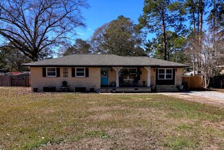 1202 S Edgewood Dr, Dothan, AL 36301