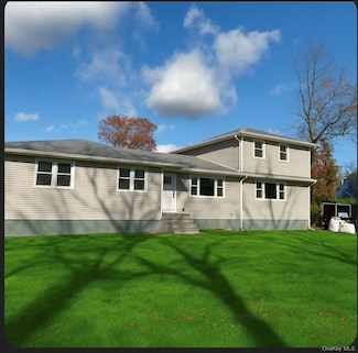 751 Centerwood St, West Babylon, NY 11704