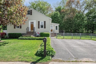 31 Iona Ave, Dracut, MA 01826