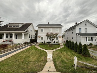 18 Carman St, Patchogue, NY 11772