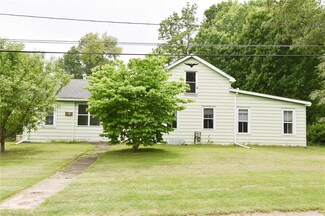 1266 Salt Springs Rd, Mineral Ridge, OH 44440