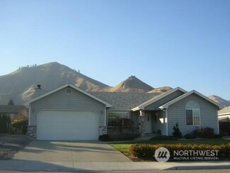 608 Olympus Dr, Wenatchee, WA 98801