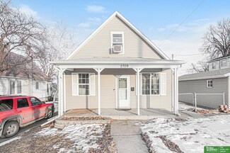 2709 S 30th St, Omaha, NE 68105